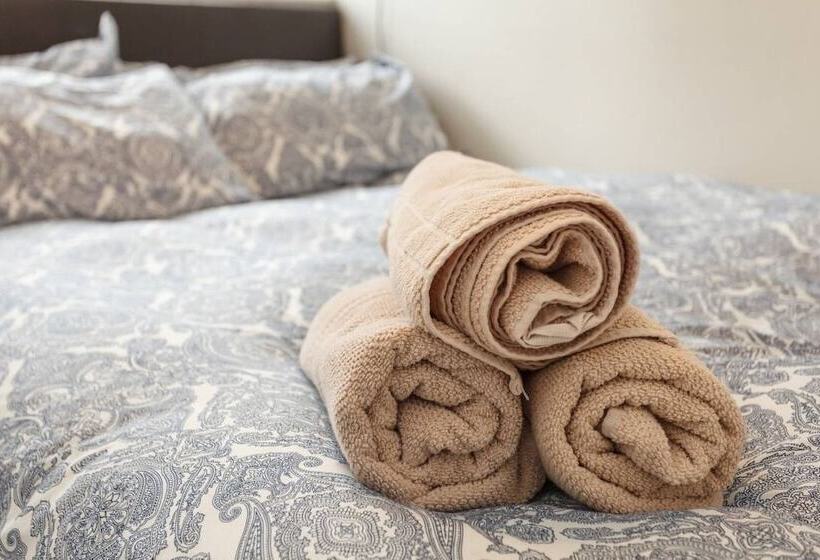 ホテル Shirley Apartments, Cozy Studio, 10 Min Drive To City Centre And Cruise Ship Terminals