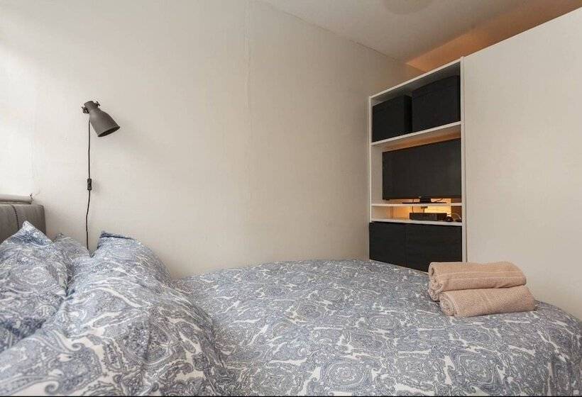 ホテル Shirley Apartments, Cozy Studio, 10 Min Drive To City Centre And Cruise Ship Terminals