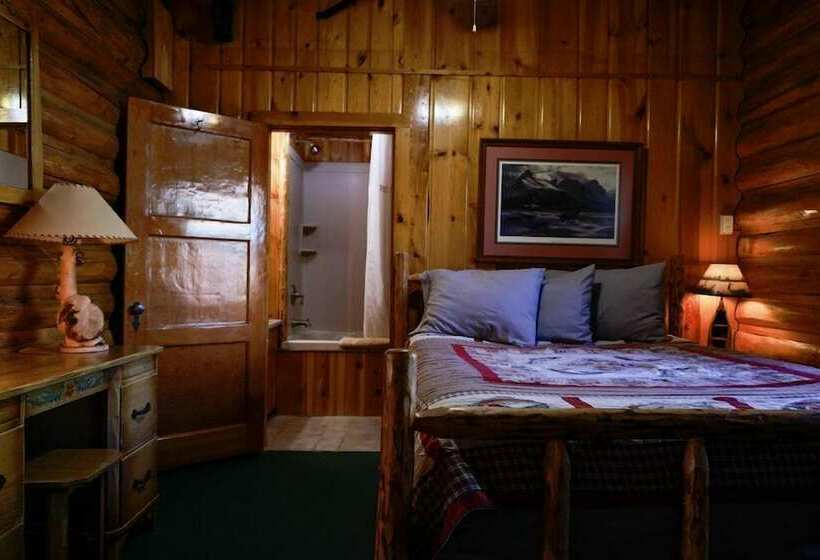 Отель Twin Pines Lodge & Cabins