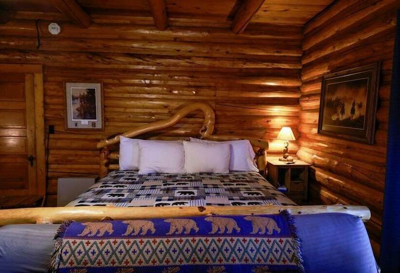 Отель Twin Pines Lodge & Cabins
