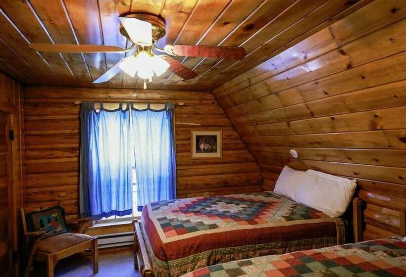 Отель Twin Pines Lodge & Cabins
