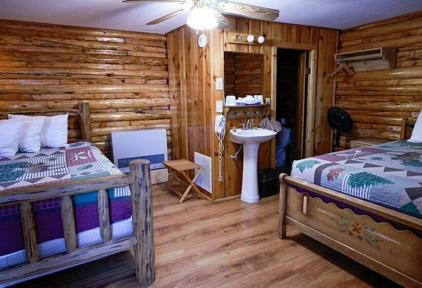 Отель Twin Pines Lodge & Cabins