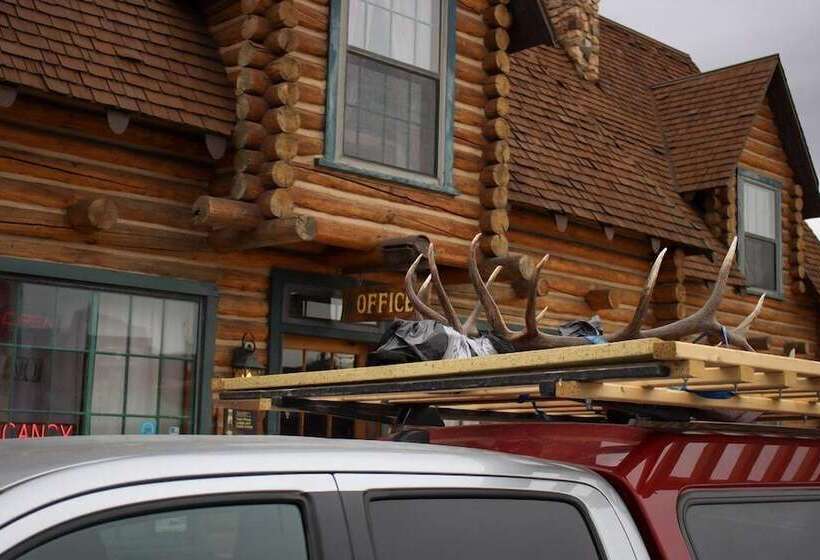 Отель Twin Pines Lodge & Cabins