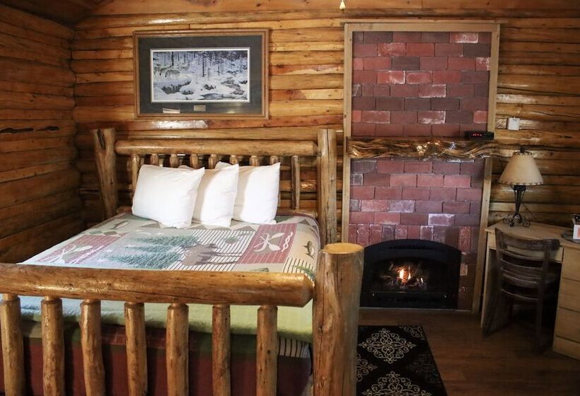 Отель Twin Pines Lodge & Cabins