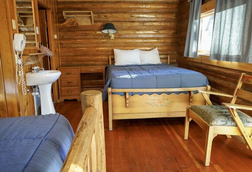 Отель Twin Pines Lodge & Cabins