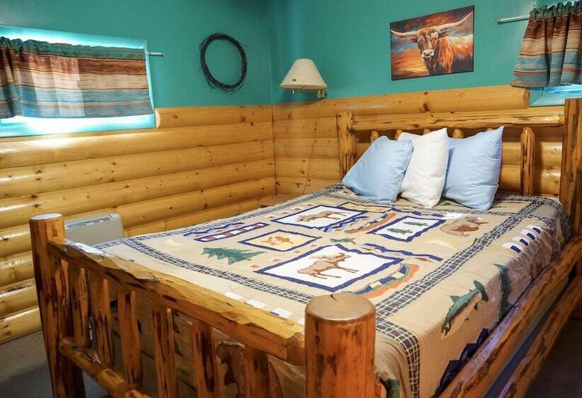 Отель Twin Pines Lodge & Cabins