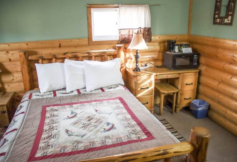 Отель Twin Pines Lodge & Cabins