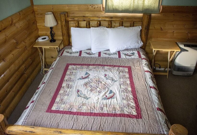 Отель Twin Pines Lodge & Cabins