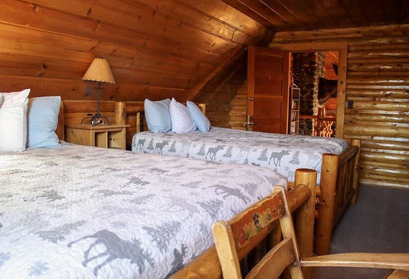 Отель Twin Pines Lodge & Cabins