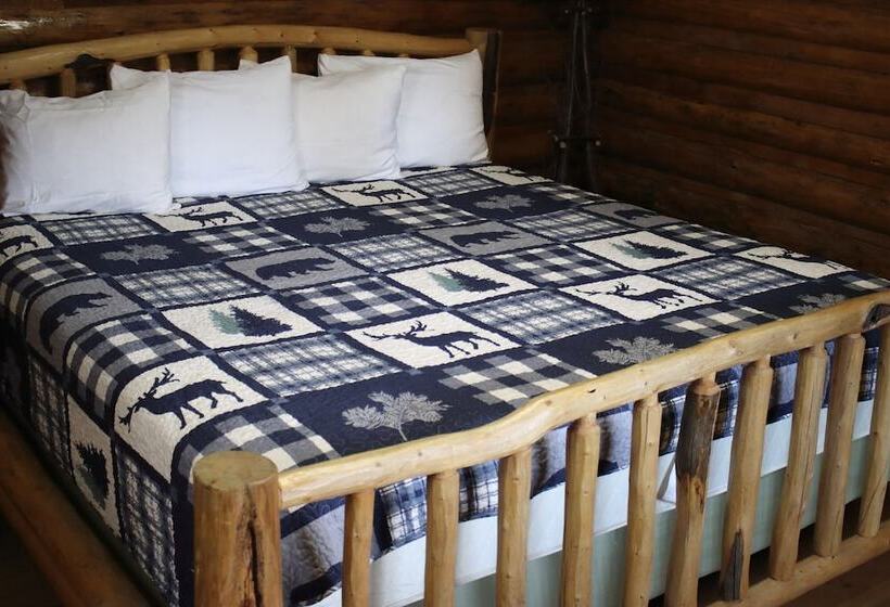 Отель Twin Pines Lodge & Cabins