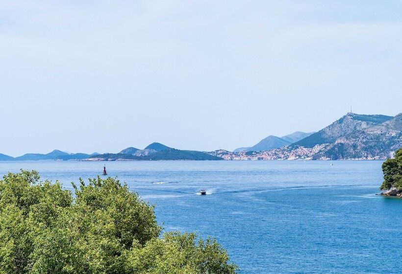 Пансион Apartments & Rooms Mara & Petrunjela