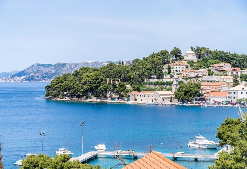 Пансион Apartments & Rooms Mara & Petrunjela