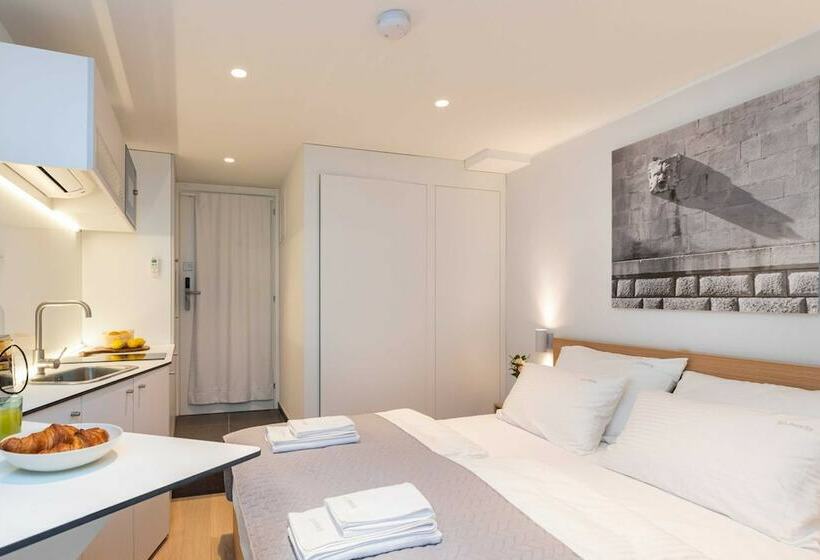 بنسيون Apartments U Nikše