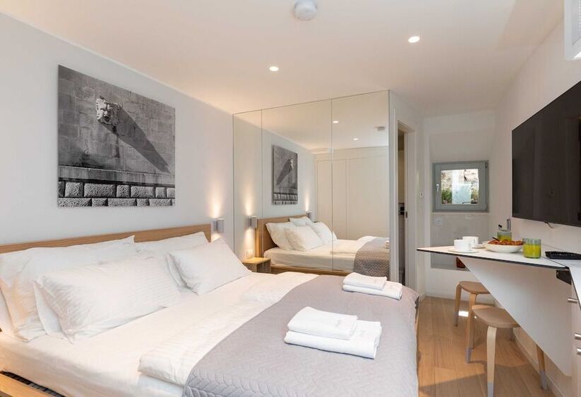 بنسيون Apartments U Nikše