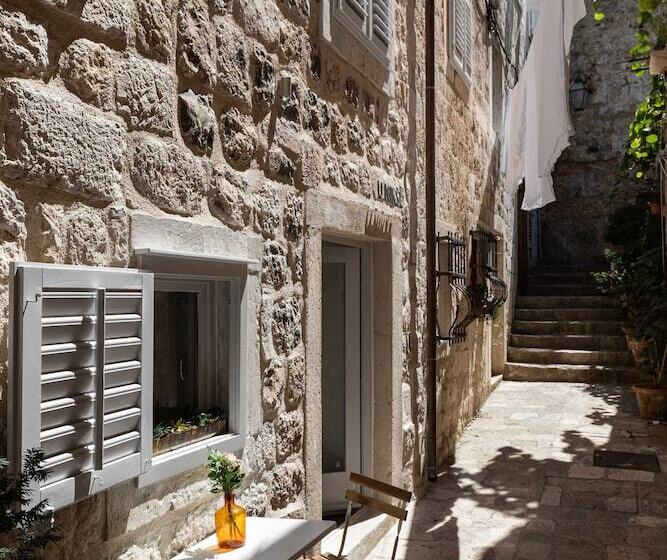 بنسيون Apartments U Nikše