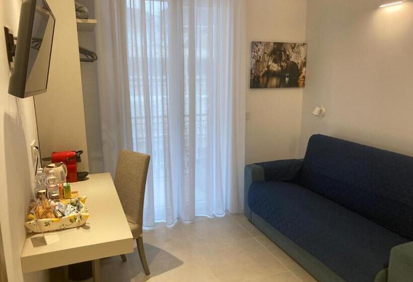 بنسيون Divina Holiday   Rooms