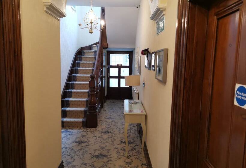 פנסיון Llety Teifi