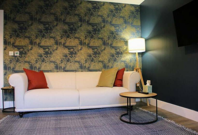 Резиденция 3 Double Bed Luxurious House Near Heathrow Airport