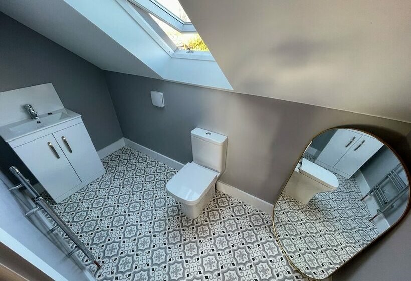 Резиденция 3 Double Bed Luxurious House Near Heathrow Airport