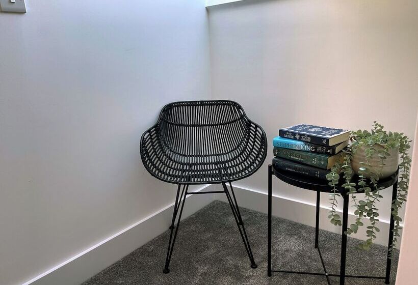 Резиденция 3 Double Bed Luxurious House Near Heathrow Airport