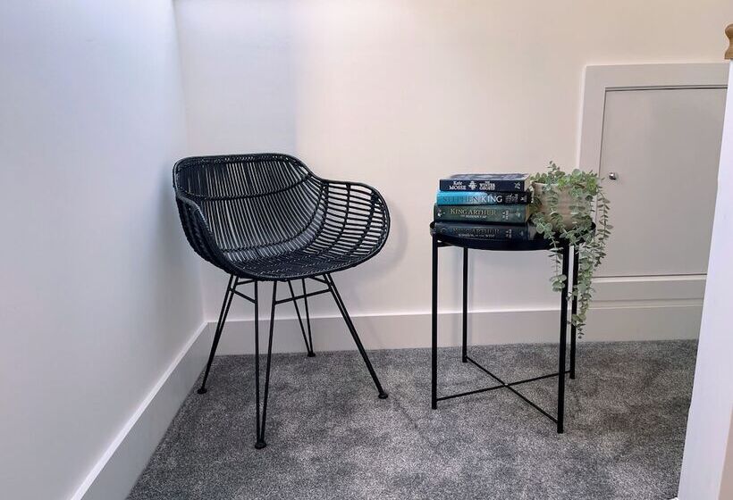 Резиденция 3 Double Bed Luxurious House Near Heathrow Airport