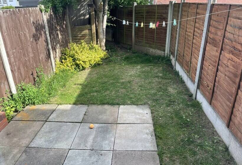 Резиденция 3 Bed House In Stoke On Trent Free Sky Free Wifi