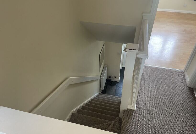 Резиденция 3 Bed House In Stoke On Trent Free Sky Free Wifi