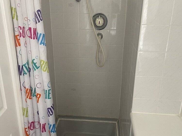 Резиденция 3 Bed House In Stoke On Trent Free Sky Free Wifi