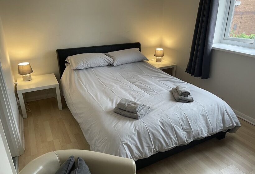 דירת נופש 3 Bed House In Stoke On Trent Free Sky Free Wifi