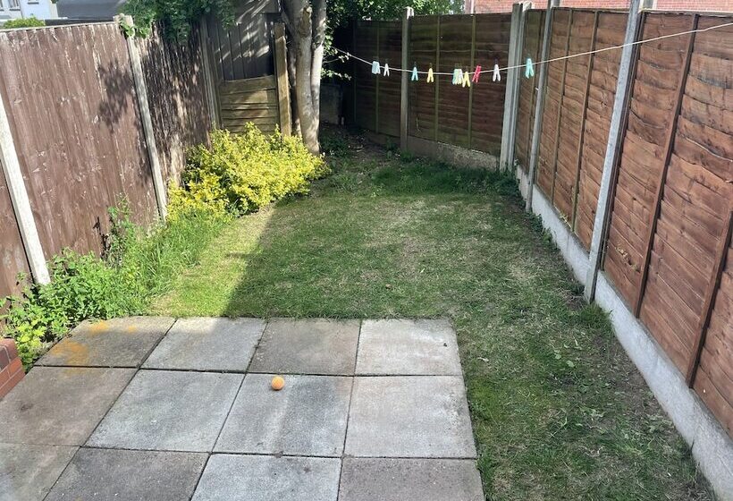 Резиденция 3 Bed House In Stoke On Trent Free Sky Free Wifi