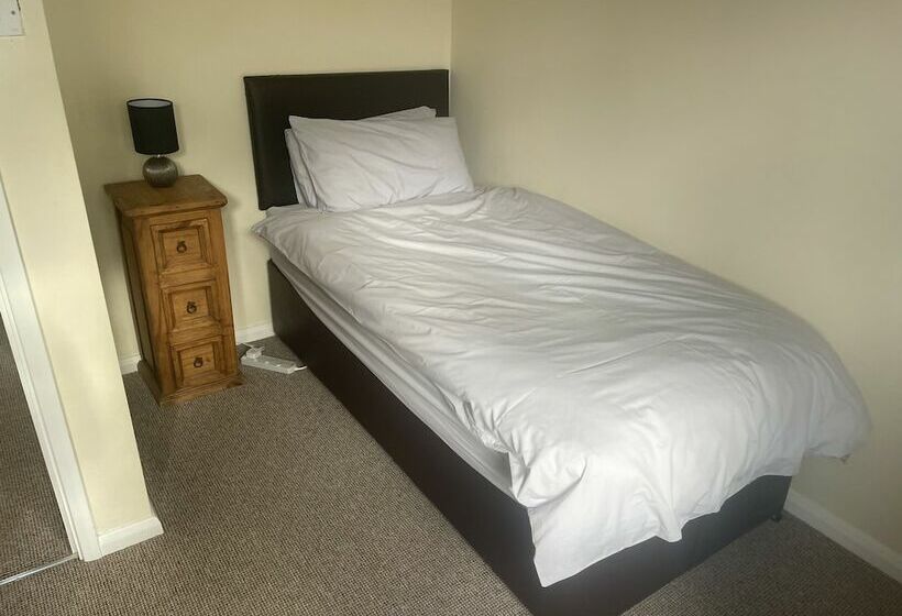 Резиденция 3 Bed House In Stoke On Trent Free Sky Free Wifi