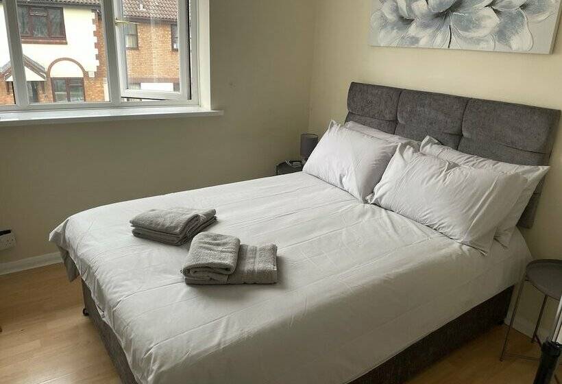 דירת נופש 3 Bed House In Stoke On Trent Free Sky Free Wifi