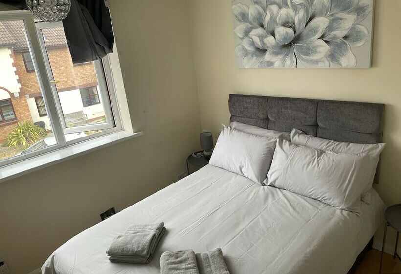 Резиденция 3 Bed House In Stoke On Trent Free Sky Free Wifi
