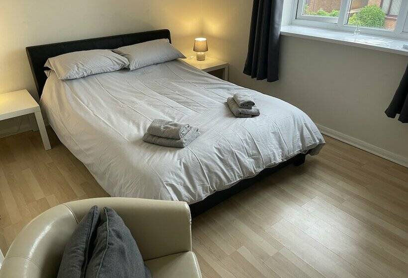 דירת נופש 3 Bed House In Stoke On Trent Free Sky Free Wifi