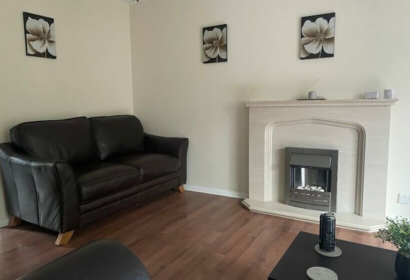 דירת נופש 3 Bed House In Stoke On Trent Free Sky Free Wifi