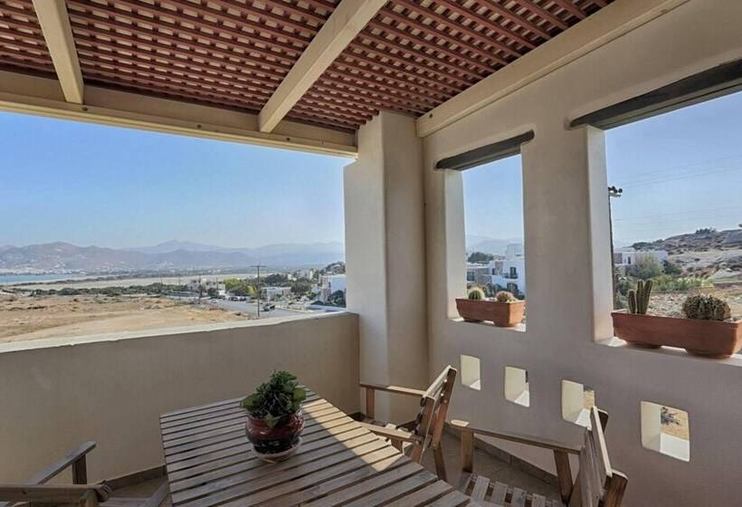 Резиденция Beautiful 4 Bed House With Private Pool In Naxos