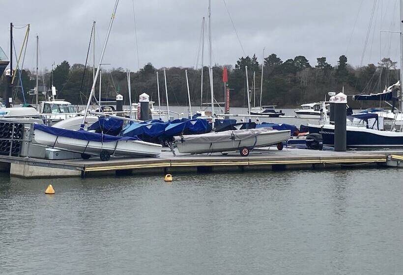 דירת נופש Bungalow On The South Coast & New Forest