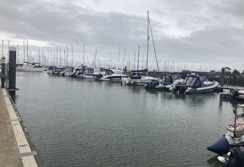 דירת נופש Bungalow On The South Coast & New Forest