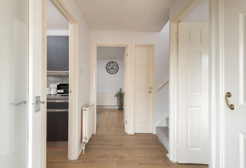 住所 Milton Keynes Close To Station 6 Bed Free Parking