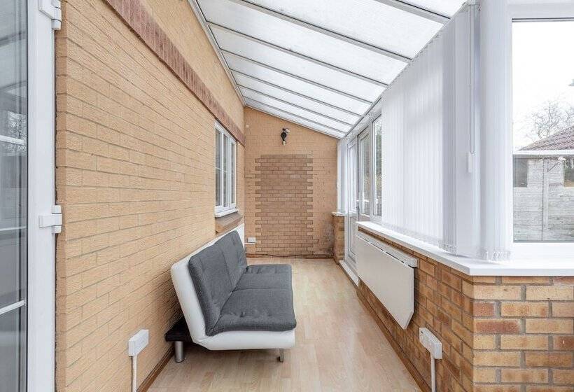 住所 Milton Keynes Close To Station 6 Bed Free Parking