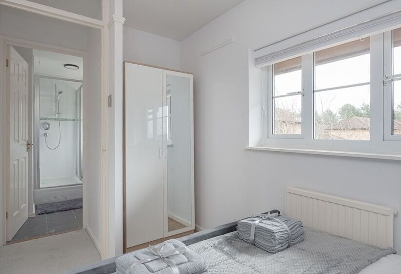 住所 Milton Keynes Close To Station 6 Bed Free Parking