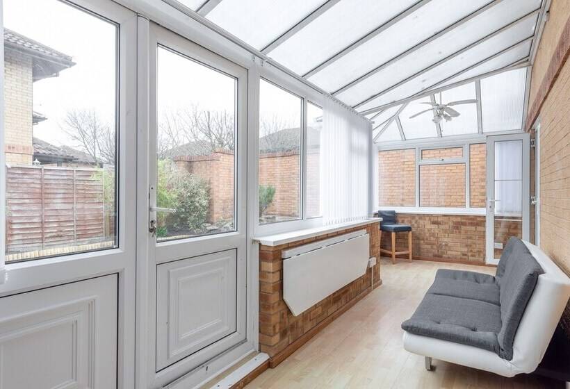 住所 Milton Keynes Close To Station 6 Bed Free Parking