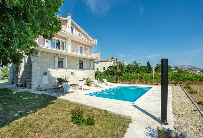 Reşedinta Private House With Pool, Sea View And Big Garden