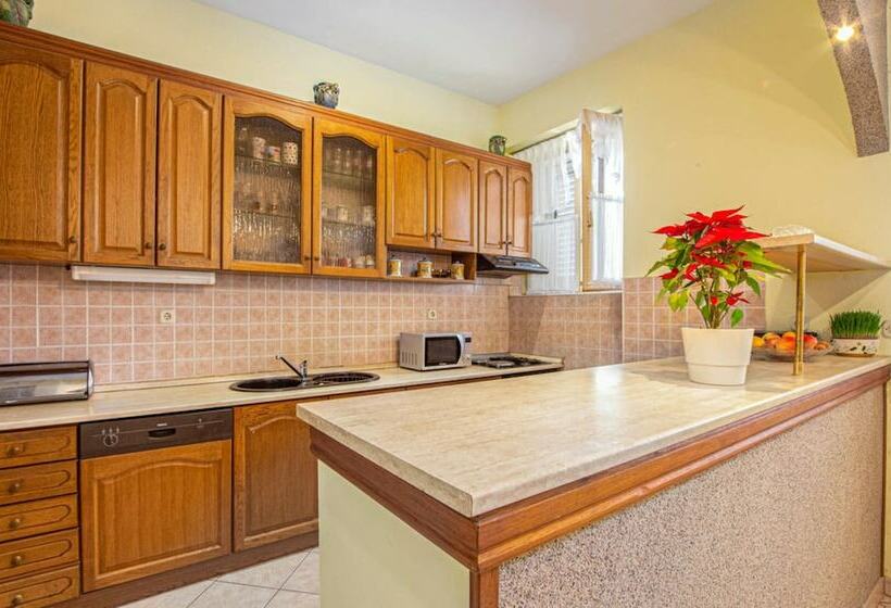 Reşedinta Private House With Pool, Sea View And Big Garden