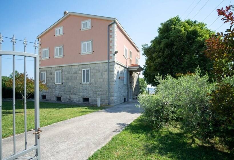 Residenz Private House With Pool, Sea View And Big Garden