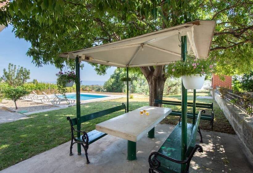 Residenz Private House With Pool, Sea View And Big Garden