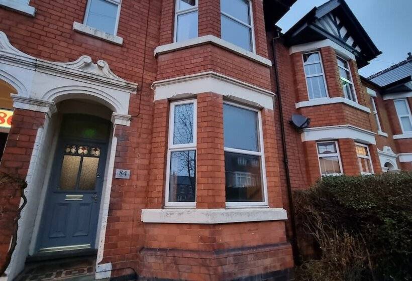 레지던스 Spacious 4 Bed House Great Location Coventry