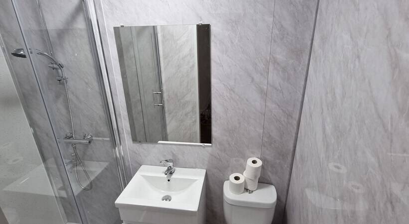 레지던스 Spacious 4 Bed House Great Location Coventry