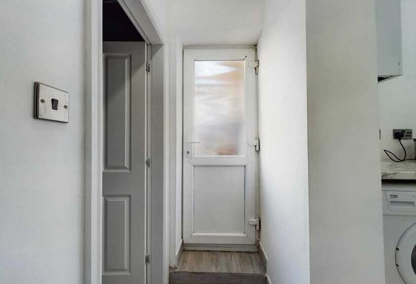 레지던스 Stunning 4 Bed House Fully Refurbished Modern