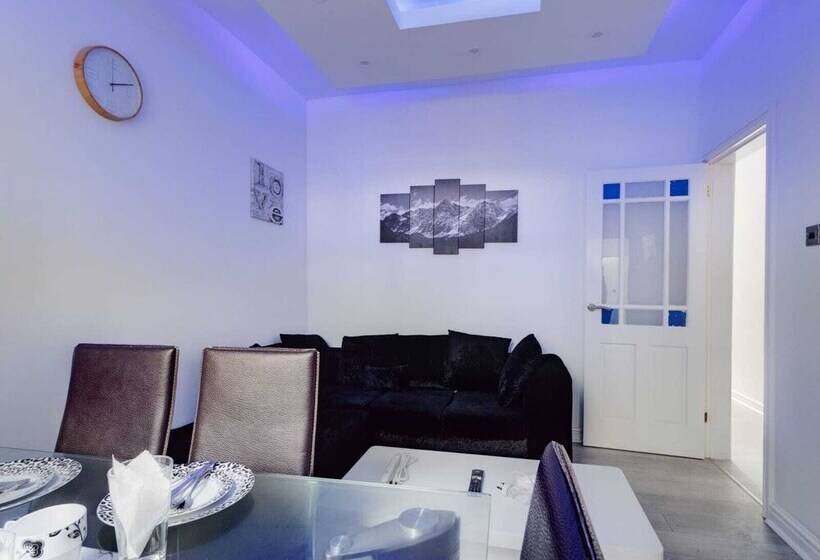 레지던스 Stunning 4 Bed House Fully Refurbished Modern